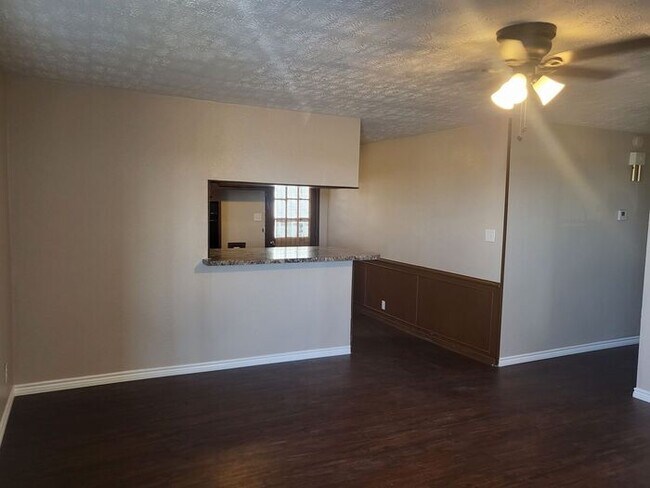 Photo - 324 W Young St