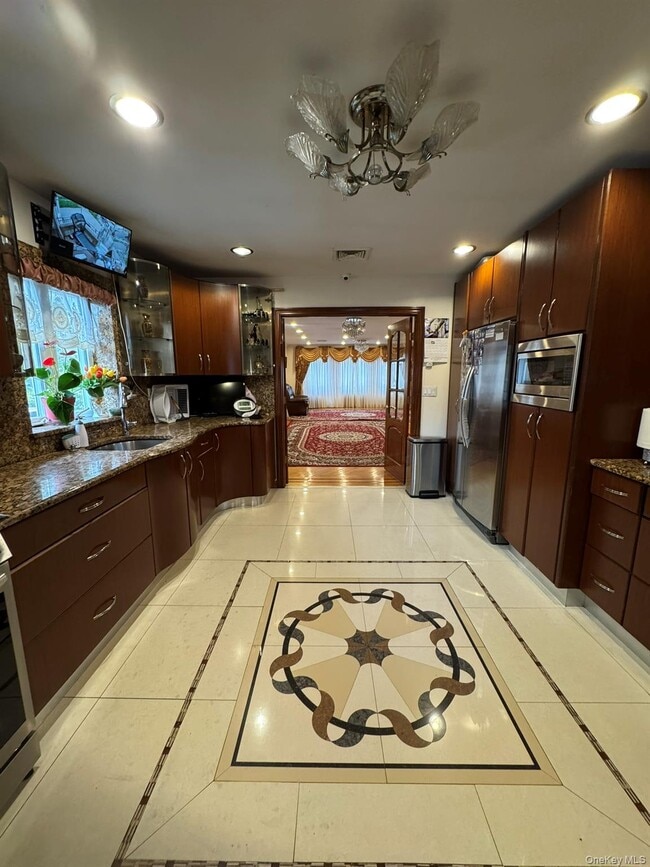 Photo - 109-04 Myrtle Ave