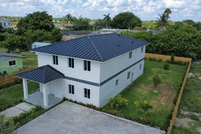 Photo - 722 NW 6th Ct