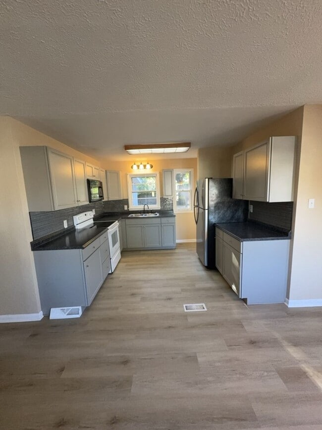 Photo - REDUCED! Beautifully Updated 3 Bedroom 2 B...