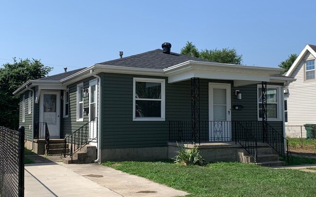 Building Photo - 430 E 20th St Unit A