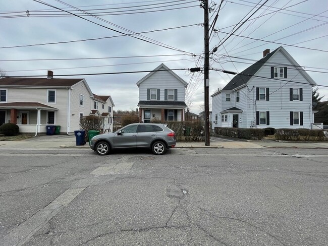 Building Photo - 32 Lincoln Rd