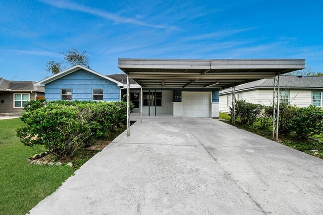 Photo - 8534 Fillmore St