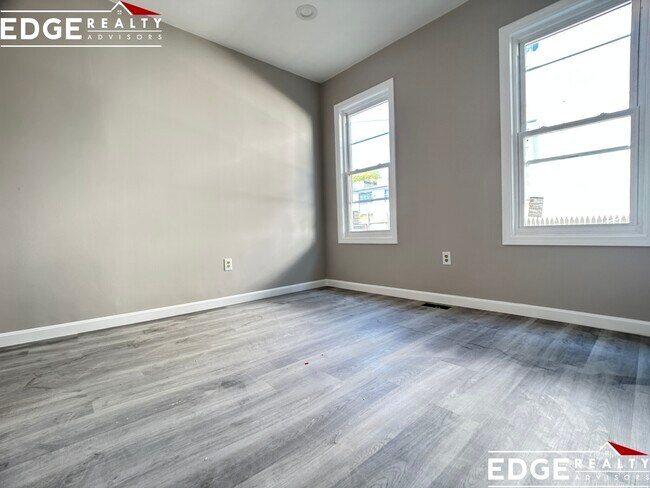 Photo - 37 Long Ave Unit 2