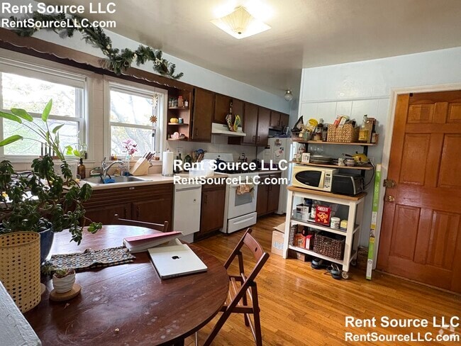 Building Photo - 19-21 Sartwell Ave. Unit 3 Rental