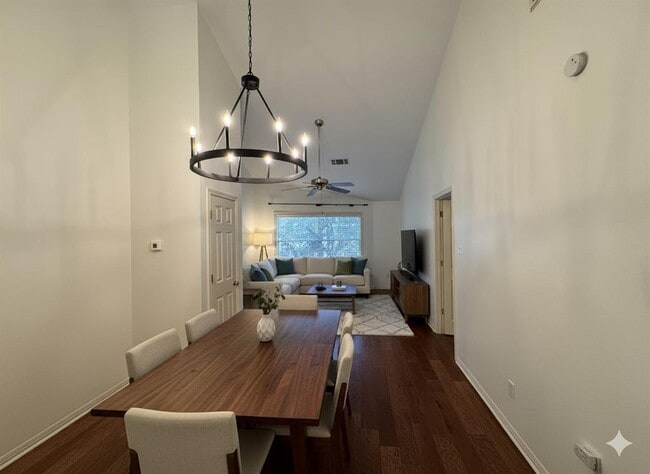 Photo - 1811 W 39th St
