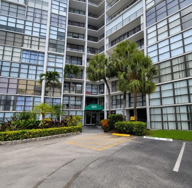 Photo - 800 Parkview Dr Unit 512
