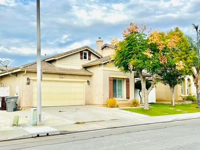 MOVE-IN READY RENTAL – AVAILABLE NOW! - MOVE-IN READY RENTAL – AVAILABLE NOW!