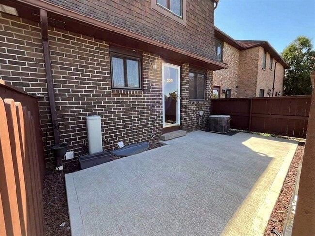 Photo - 168 Surrey Hill Way