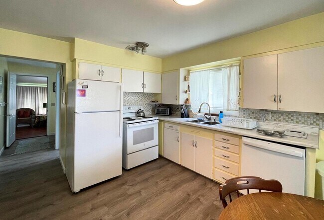 Photo - 106 9th St SE