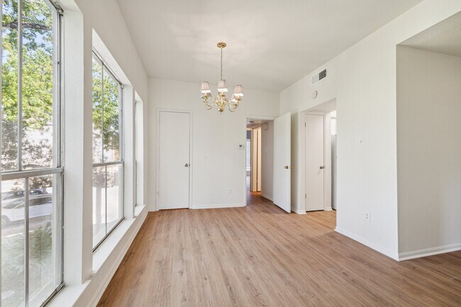 2100 Tanglewilde St Unit 514