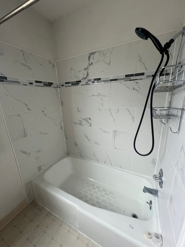 Photo - 2 Bedroom, 1 Bathroom Downstairs Duplex