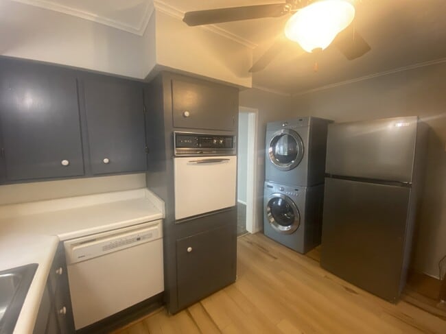 Photo - 322 E Elgin St