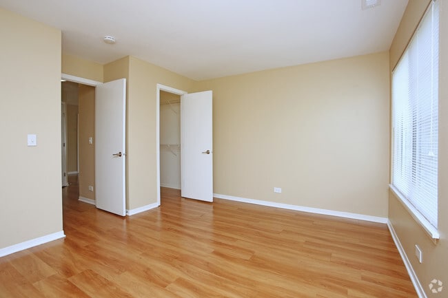2 R, 2 BA - Second Bedroom