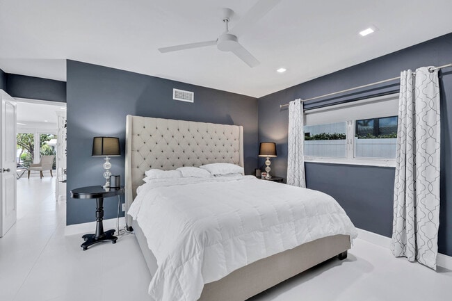 Photo - 836 NE 72nd St