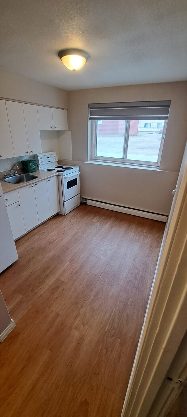 Photo - 10734-108 108 St NW Unit 3