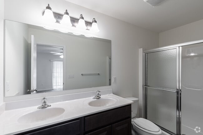 3 HABITACIONES, 2,5 BA - 1600SF2 - Primer baño