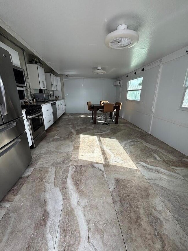 Photo - 1077 Fernlea Dr