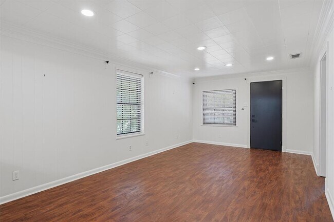 2204 Santa Rita St