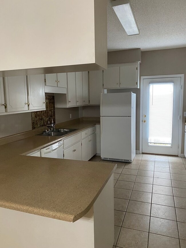 Photo - 115 Woodmere Dr Unit 1