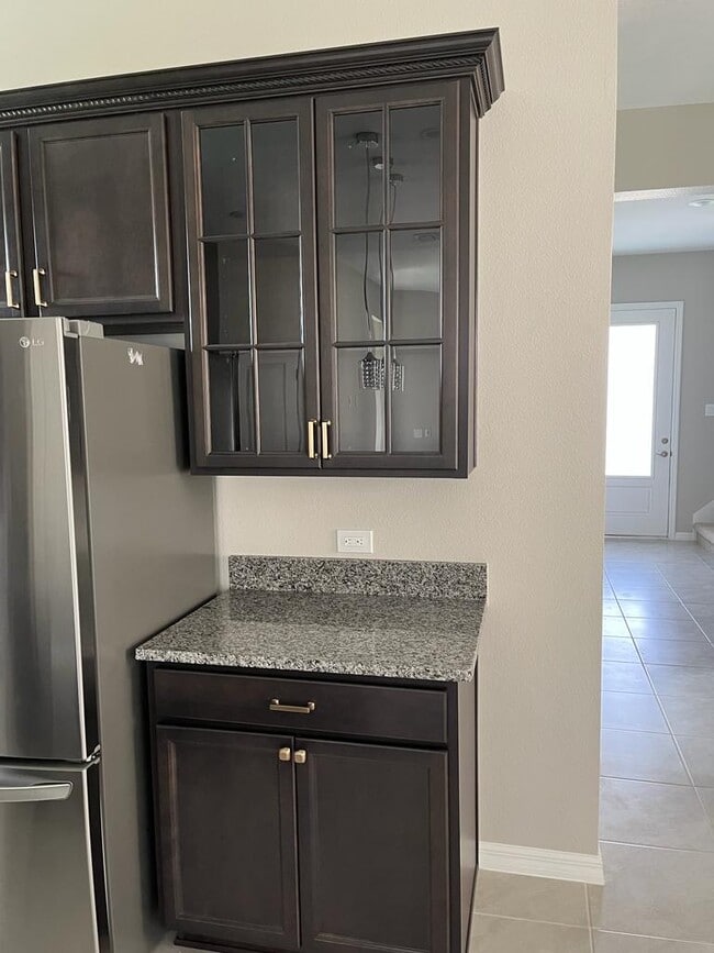 kitchen - 780 Yukon Ln