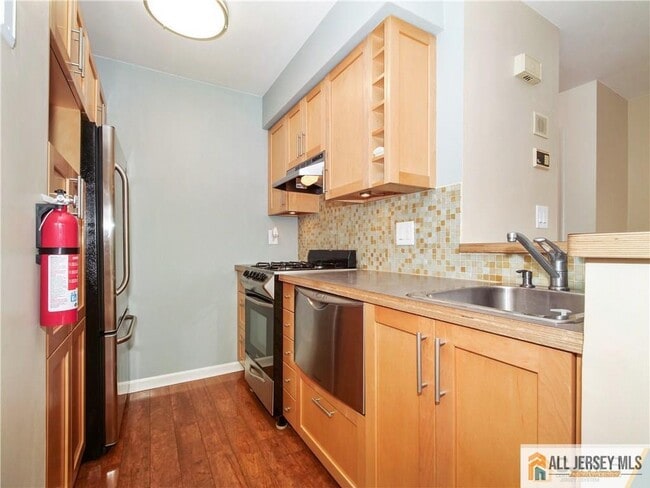Photo - 39 Lear Ct