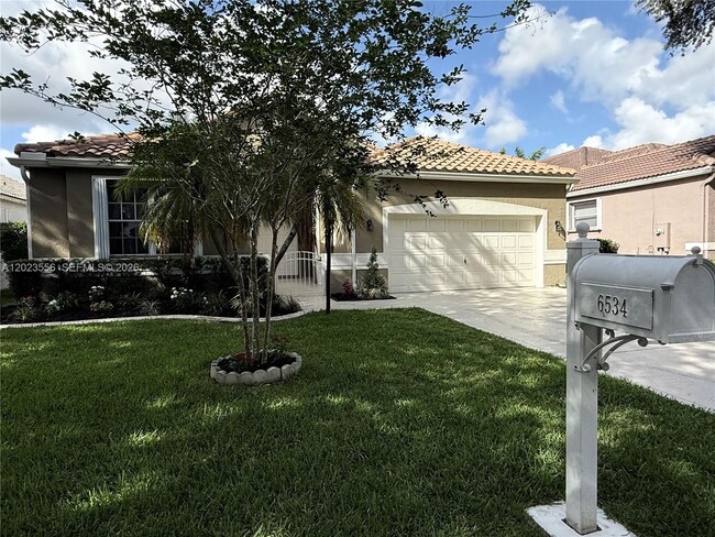 Building Photo - 6534 NW 80th Dr