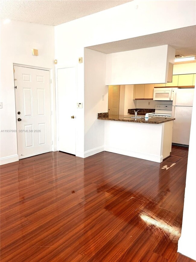 Building Photo - 17500 NW 67th Ct Unit P-19