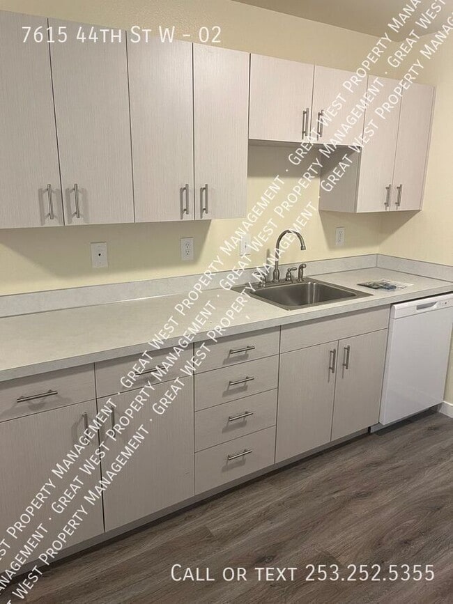 Building Photo - 7615 44th St W Unit 02