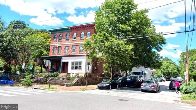 Building Photo - 3701 Baring St Rental