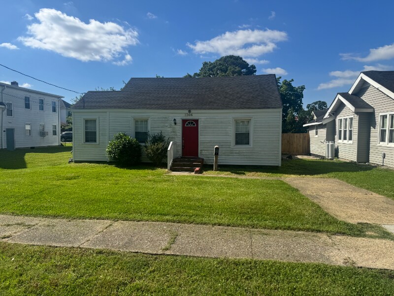 Photo - 1206 Jefferson St House