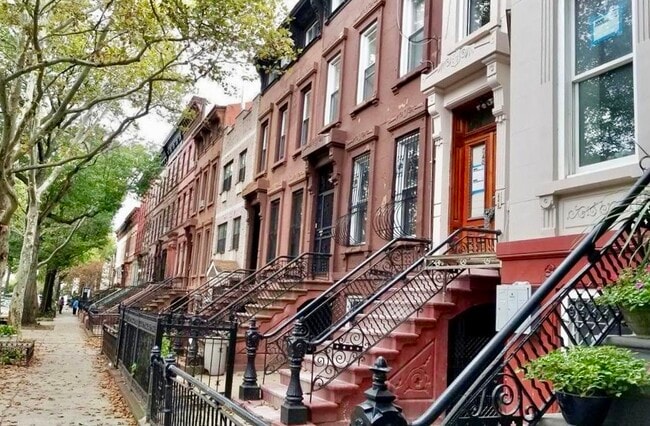 Photo - 740 Putnam Ave Unidad Apt 3