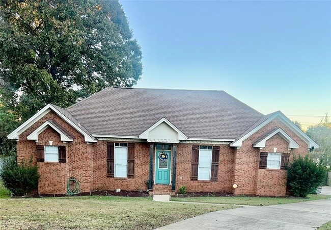 Photo - 100 Wood Vale Dr