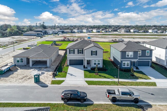 Photo - Like-New Ashton Woods Spacious 5BR 4BA, Prime Location Near I-4!