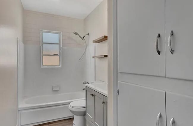 Photo - 2715 E Oak St Unit 1