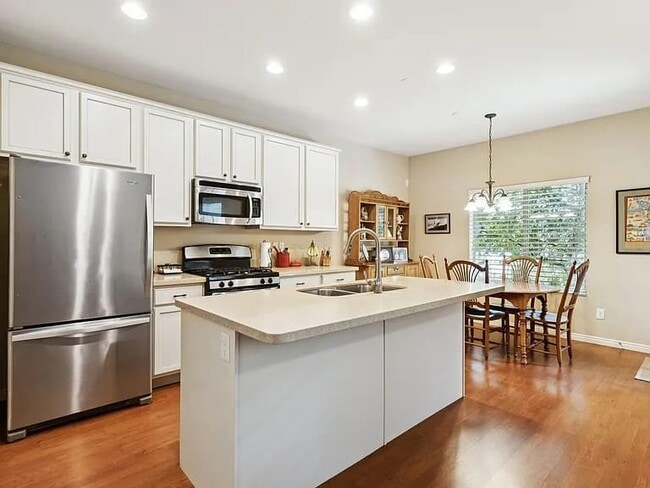 Photo - 833 Cannara Way