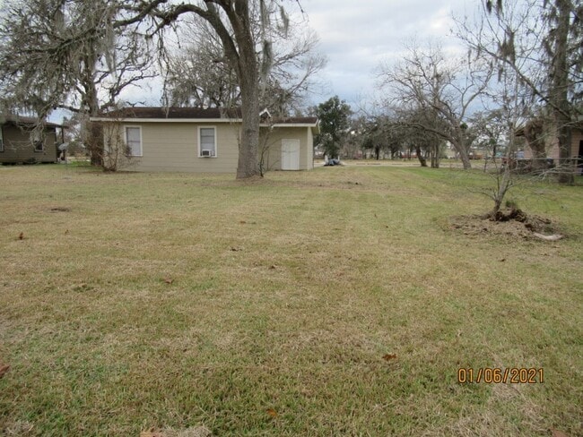 Photo - 318 Circle Way St