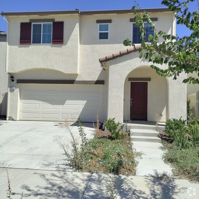 Building Photo - Stunning Newly Built House!!