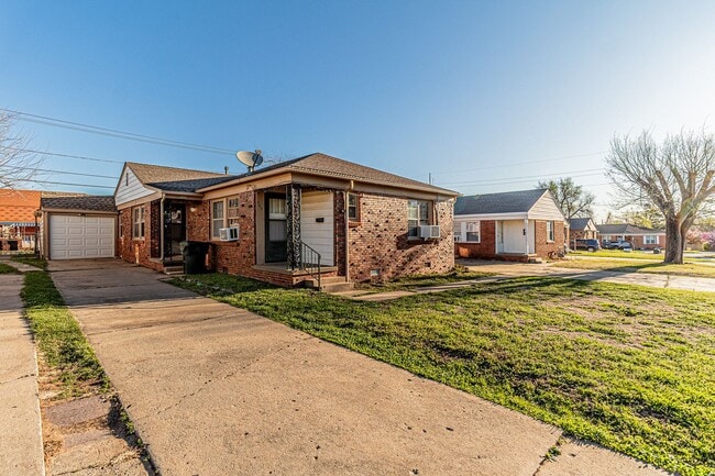 Photo - 1 Bed 1 Bath in Midwest City!