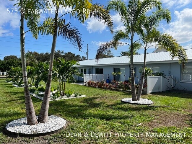 Building Photo - 575 Clearwater Largo Rd Unit 4