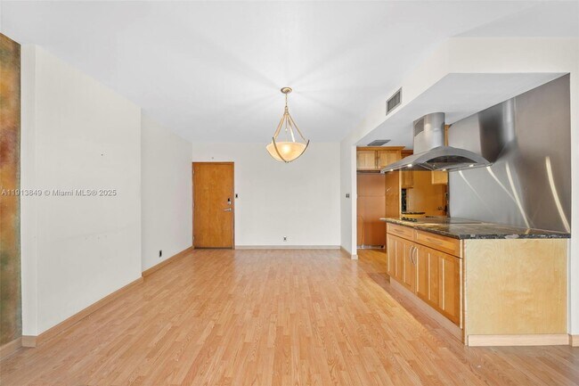 Photo - 3301 NE 5th Ave Unit 720