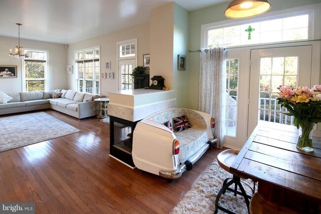 Photo - 18400 Lanier Island Square