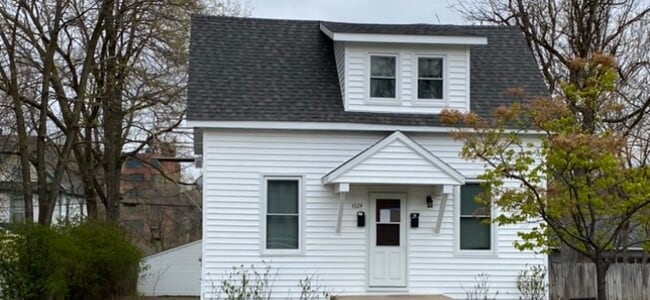 Building Photo - Main St Unit 1024 1/2