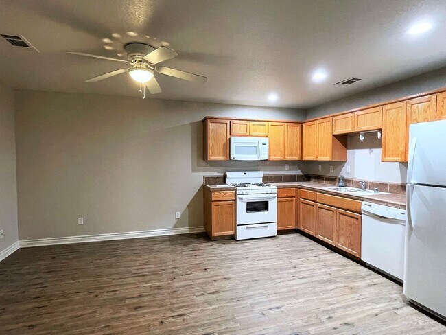 Photo - 21755 Ives Dr Unidad B