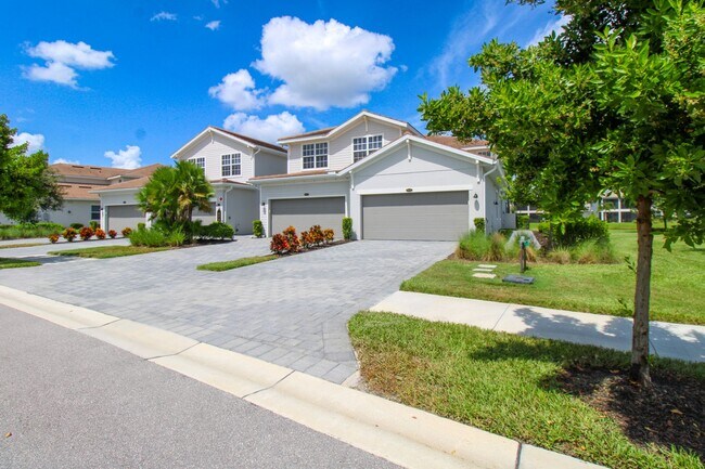 5739 Oakmont Ct