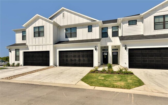 Photo - 252 Fieldwood Dr