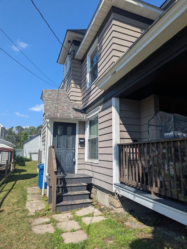 Building Photo - 437-437 1/2 Arch St Unit 437 1/2 Arch Street Rental