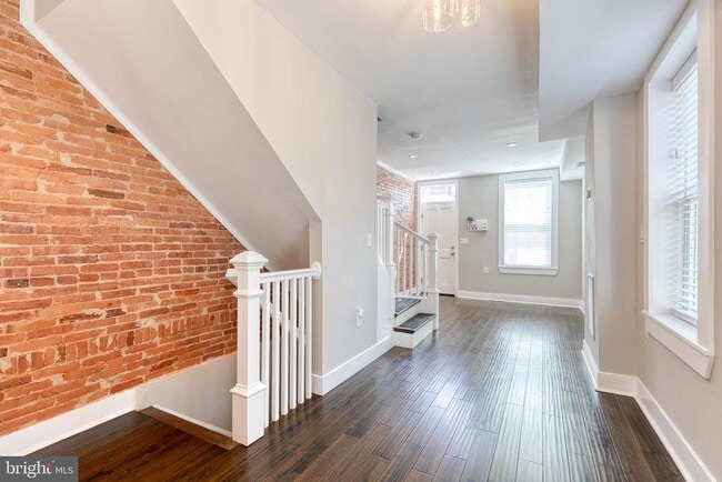Photo - 734 S Robinson St