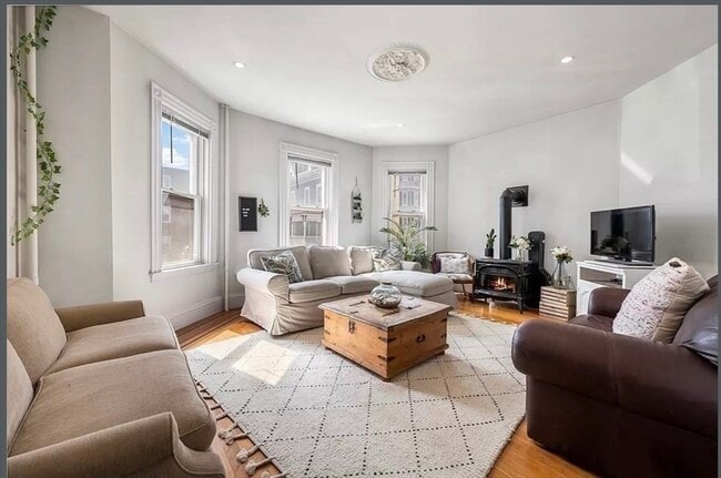 Photo - 866 E 5th St Apartment Unit 1