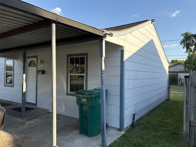 Photo - 3010 Washington St